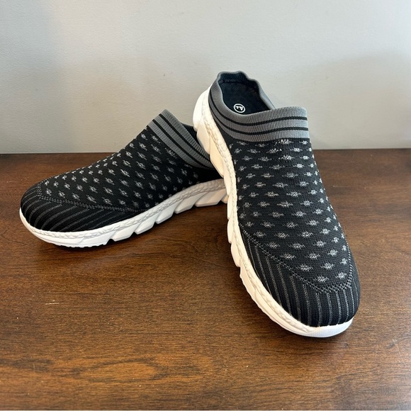 SHEIN Women’s Summer Slouchy Slip-ons Breathable Mesh Stripes & Dots Blacks 10.5 - Picture 2 of 11